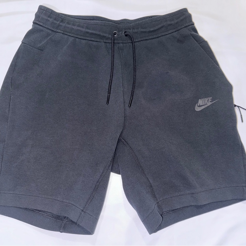 Men’s Nike tech